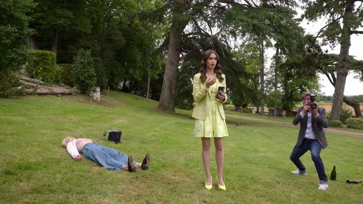 Emily_in_Paris_S02E08_WEBRip_x264-ION10_1606.jpg Emily_in_Paris_S02E08_WEBRip_x264-ION10_1606.jpg