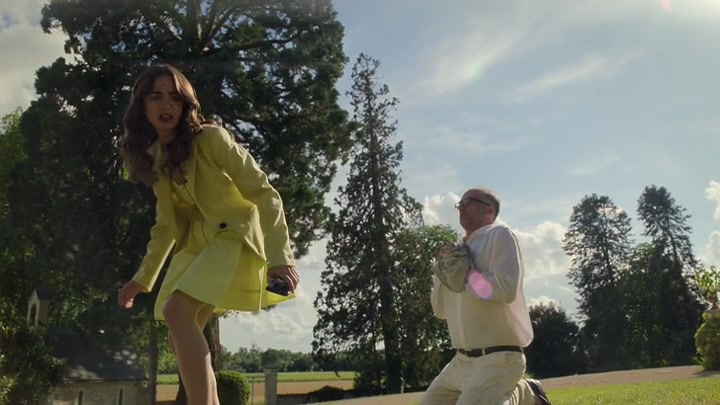 Emily_in_Paris_S02E08_WEBRip_x264-ION10_1616.jpg