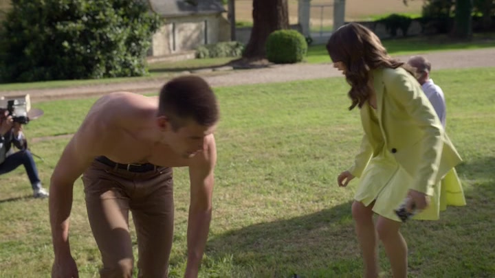 Emily_in_Paris_S02E08_WEBRip_x264-ION10_1617.jpg Emily_in_Paris_S02E08_WEBRip_x264-ION10_1617.jpg
