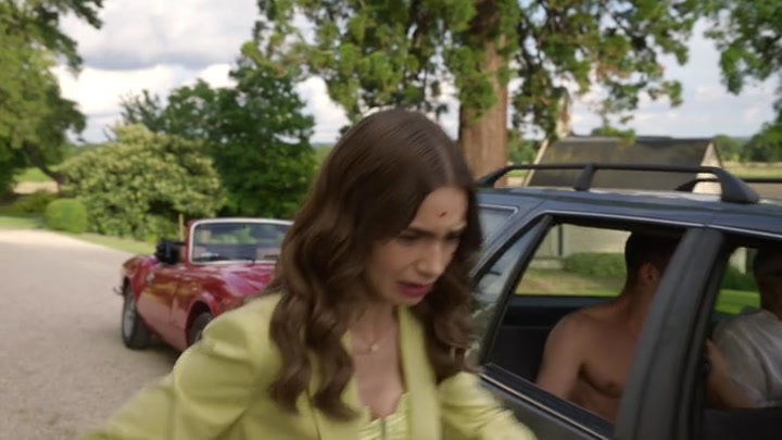 Emily_in_Paris_S02E08_WEBRip_x264-ION10_1666.jpg