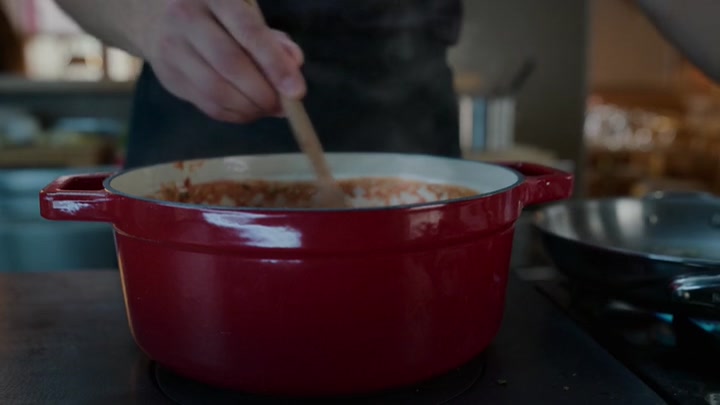 Emily_in_Paris_S02E08_WEBRip_x264-ION10_1703.jpg