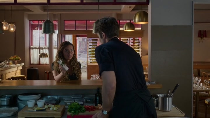 Emily_in_Paris_S02E08_WEBRip_x264-ION10_1721.jpg