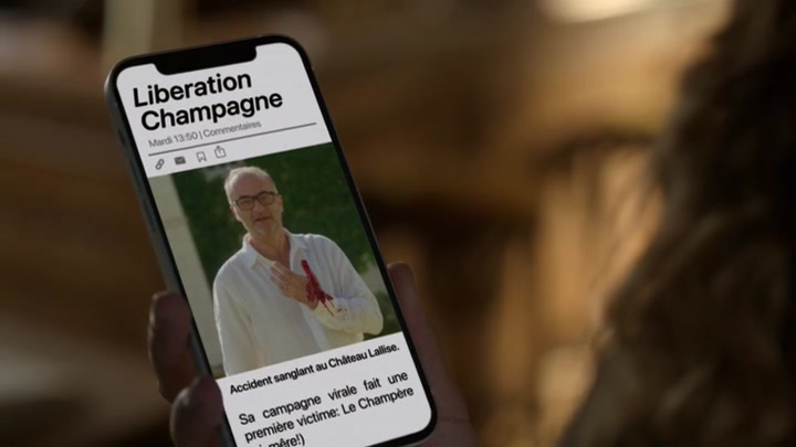 Emily_in_Paris_S02E08_WEBRip_x264-ION10_1724.jpg
