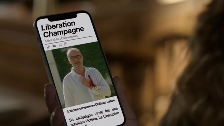 Emily_in_Paris_S02E08_WEBRip_x264-ION10_1726.jpg