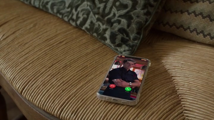 Emily_in_Paris_S02E08_WEBRip_x264-ION10_1746.jpg