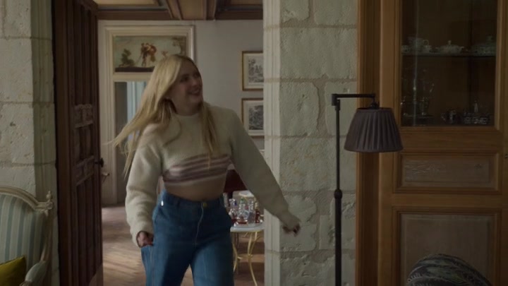 Emily_in_Paris_S02E08_WEBRip_x264-ION10_1751.jpg