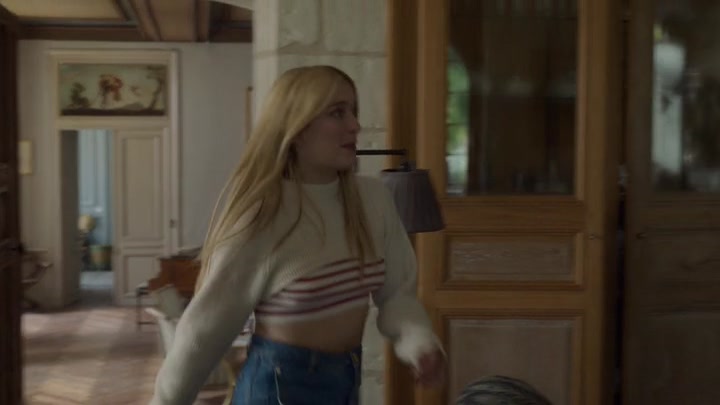 Emily_in_Paris_S02E08_WEBRip_x264-ION10_1752.jpg