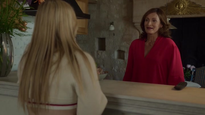 Emily_in_Paris_S02E08_WEBRip_x264-ION10_1760.jpg