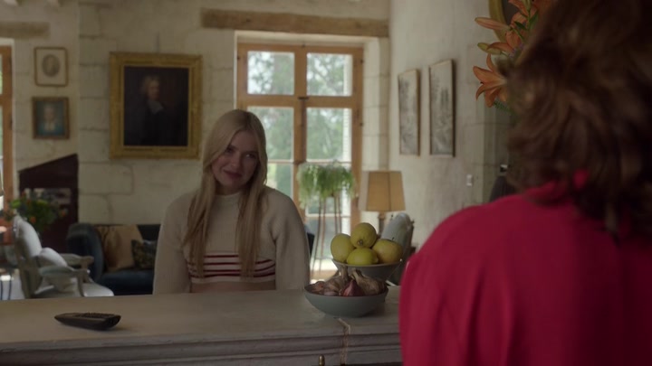 Emily_in_Paris_S02E08_WEBRip_x264-ION10_1768.jpg