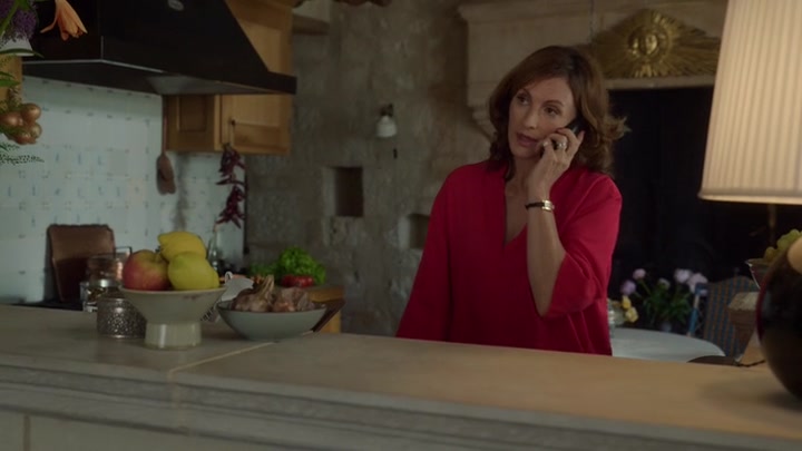 Emily_in_Paris_S02E08_WEBRip_x264-ION10_1778.jpg