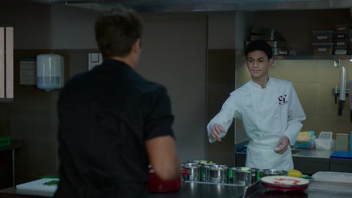 Emily_in_Paris_S02E08_WEBRip_x264-ION10_1838.jpg