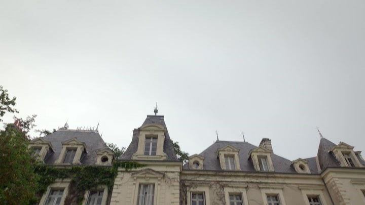 Emily_in_Paris_S02E08_WEBRip_x264-ION10_1845.jpg