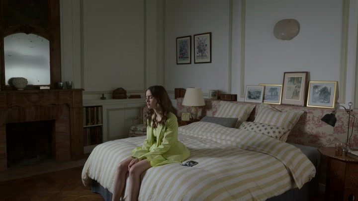 Emily_in_Paris_S02E08_WEBRip_x264-ION10_1860.jpg