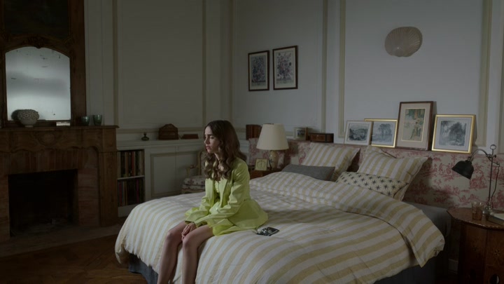Emily_in_Paris_S02E08_WEBRip_x264-ION10_1863.jpg