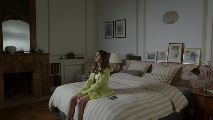 Emily_in_Paris_S02E08_WEBRip_x264-ION10_1865.jpg