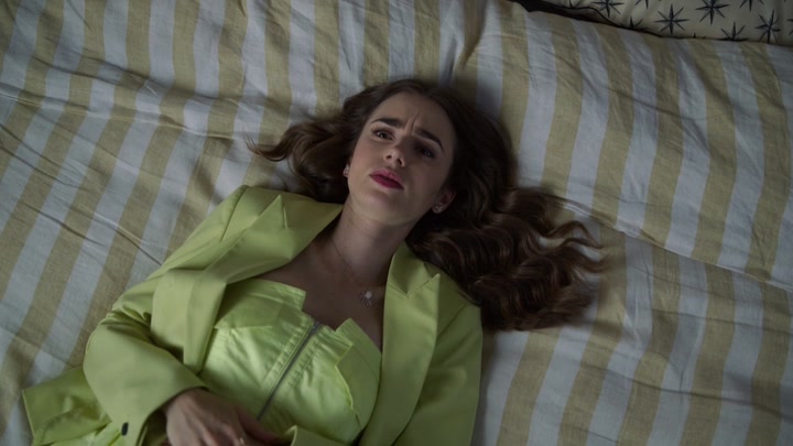 Emily_in_Paris_S02E08_WEBRip_x264-ION10_1870.jpg