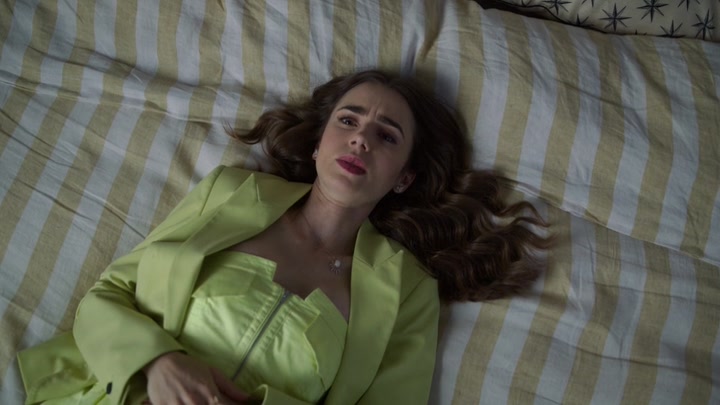 Emily_in_Paris_S02E08_WEBRip_x264-ION10_1874.jpg