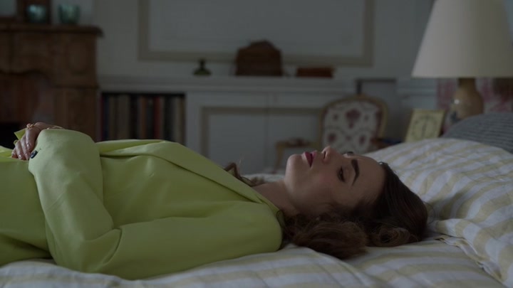 Emily_in_Paris_S02E08_WEBRip_x264-ION10_1878.jpg
