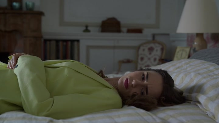 Emily_in_Paris_S02E08_WEBRip_x264-ION10_1880.jpg