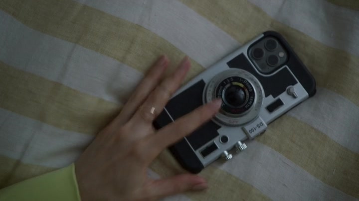 Emily_in_Paris_S02E08_WEBRip_x264-ION10_1883.jpg