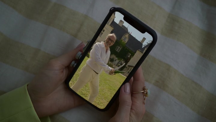 Emily_in_Paris_S02E08_WEBRip_x264-ION10_1891.jpg