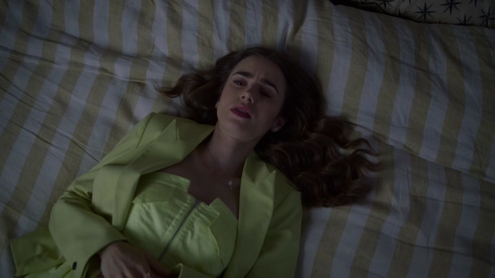 Emily_in_Paris_S02E08_WEBRip_x264-ION10_1908.jpg