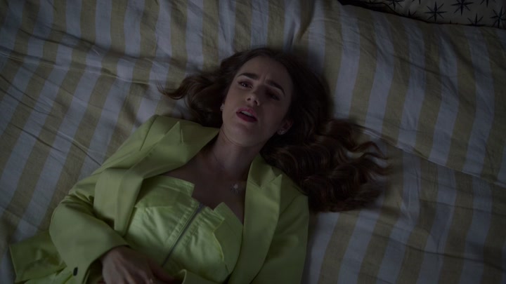 Emily_in_Paris_S02E08_WEBRip_x264-ION10_1909.jpg