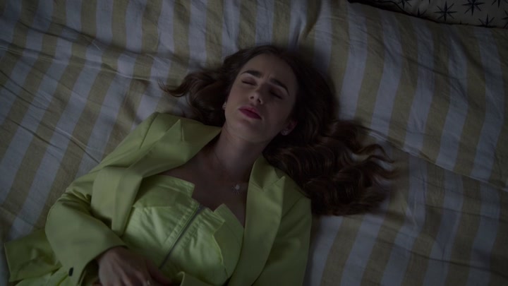 Emily_in_Paris_S02E08_WEBRip_x264-ION10_1918.jpg
