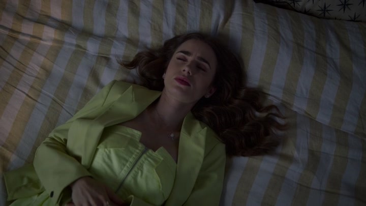 Emily_in_Paris_S02E08_WEBRip_x264-ION10_1919.jpg