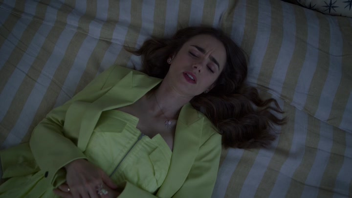 Emily_in_Paris_S02E08_WEBRip_x264-ION10_1937.jpg