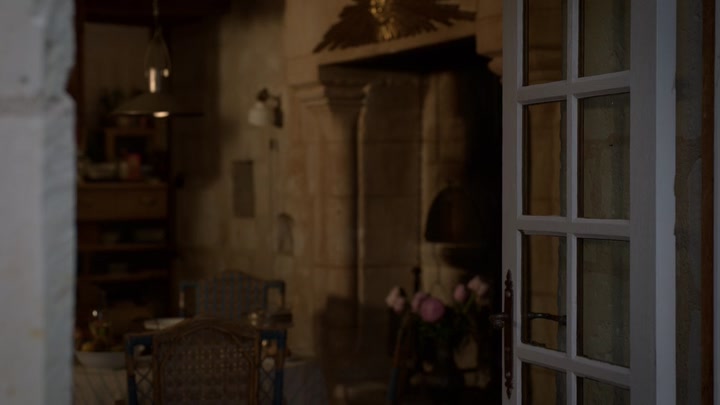 Emily_in_Paris_S02E08_WEBRip_x264-ION10_1948.jpg