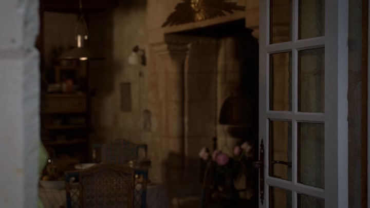 Emily_in_Paris_S02E08_WEBRip_x264-ION10_1949.jpg
