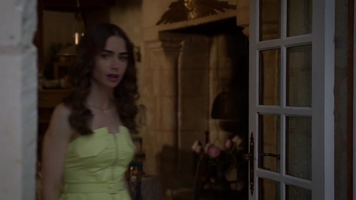 Emily_in_Paris_S02E08_WEBRip_x264-ION10_1950.jpg