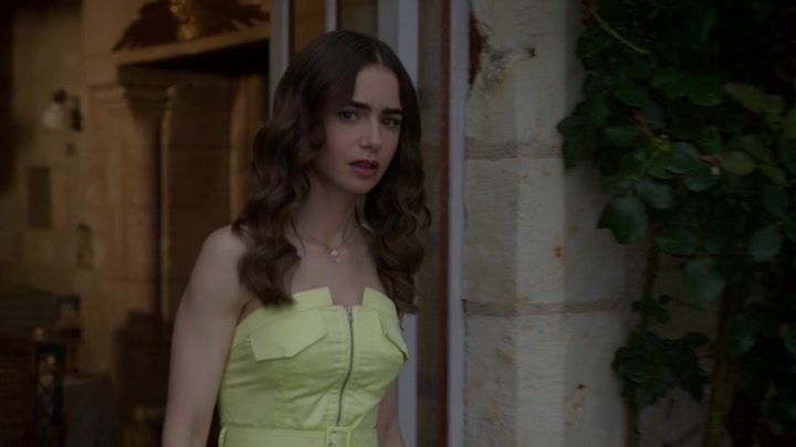 Emily_in_Paris_S02E08_WEBRip_x264-ION10_1954.jpg