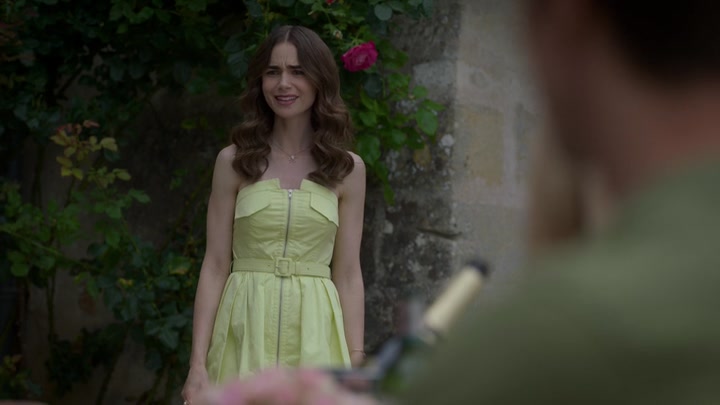 Emily_in_Paris_S02E08_WEBRip_x264-ION10_1971.jpg