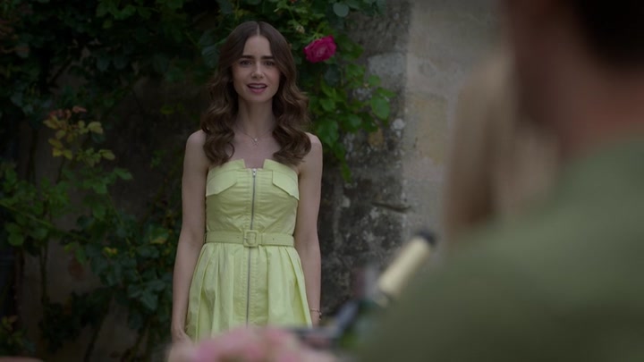 Emily_in_Paris_S02E08_WEBRip_x264-ION10_1973.jpg
