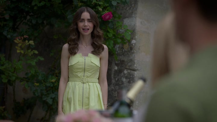 Emily_in_Paris_S02E08_WEBRip_x264-ION10_1974.jpg