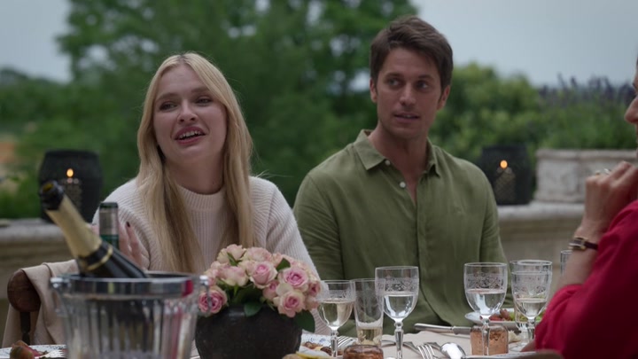 Emily_in_Paris_S02E08_WEBRip_x264-ION10_1978.jpg