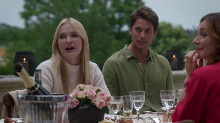 Emily_in_Paris_S02E08_WEBRip_x264-ION10_1980.jpg