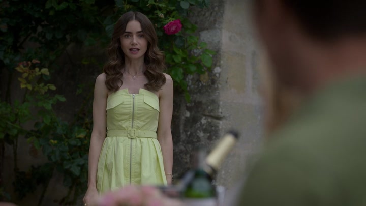 Emily_in_Paris_S02E08_WEBRip_x264-ION10_1981.jpg