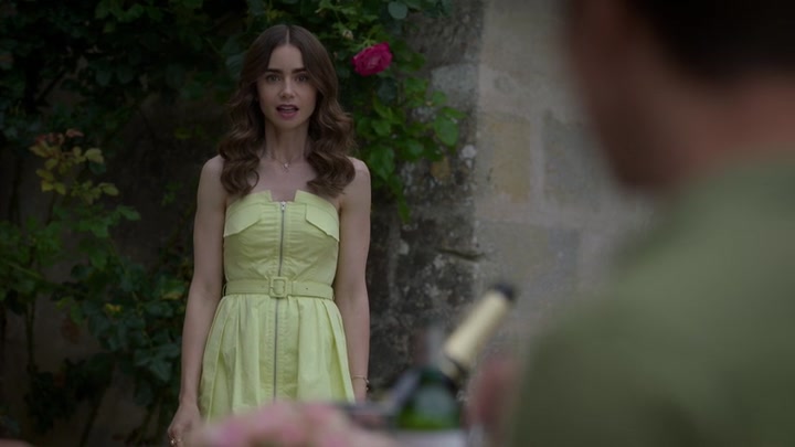 Emily_in_Paris_S02E08_WEBRip_x264-ION10_1983.jpg