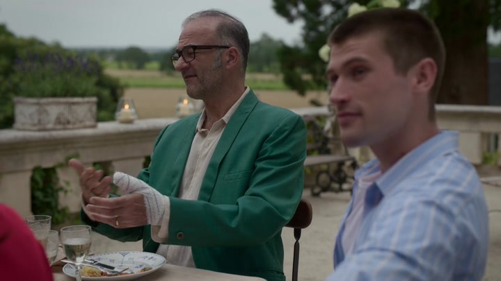 Emily_in_Paris_S02E08_WEBRip_x264-ION10_1991.jpg