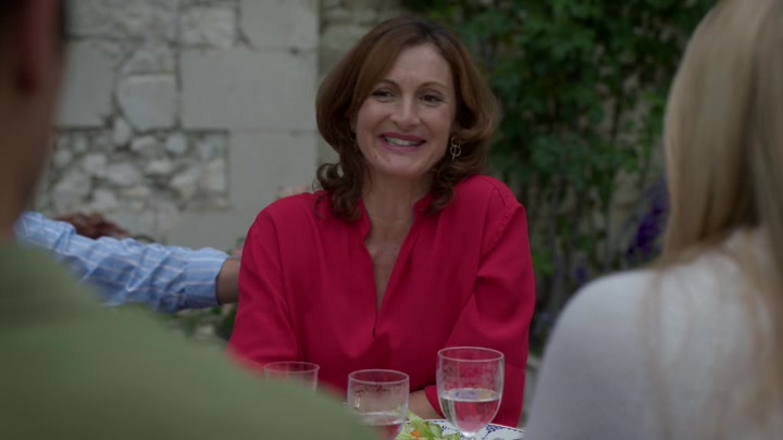 Emily_in_Paris_S02E08_WEBRip_x264-ION10_1999.jpg