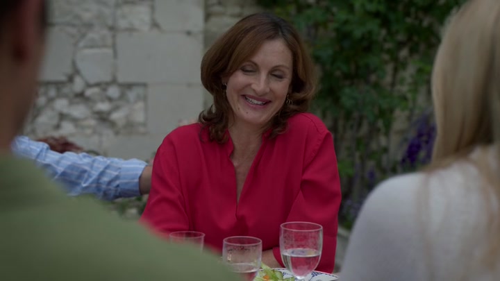 Emily_in_Paris_S02E08_WEBRip_x264-ION10_2000.jpg