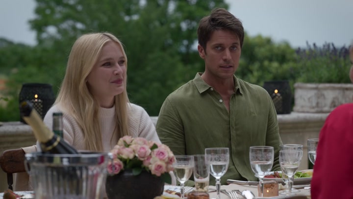 Emily_in_Paris_S02E08_WEBRip_x264-ION10_2001.jpg