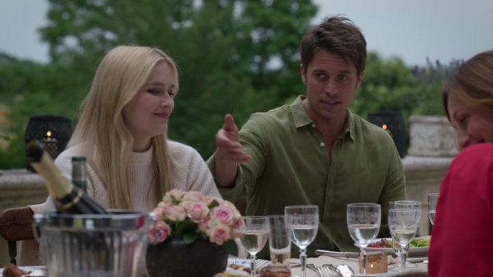 Emily_in_Paris_S02E08_WEBRip_x264-ION10_2006.jpg