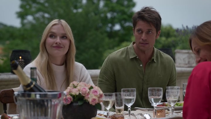 Emily_in_Paris_S02E08_WEBRip_x264-ION10_2007.jpg