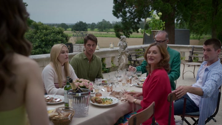 Emily_in_Paris_S02E08_WEBRip_x264-ION10_2009.jpg