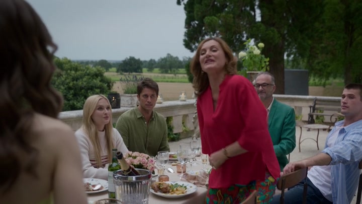 Emily_in_Paris_S02E08_WEBRip_x264-ION10_2011.jpg