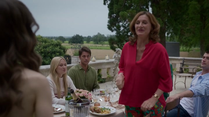 Emily_in_Paris_S02E08_WEBRip_x264-ION10_2012.jpg